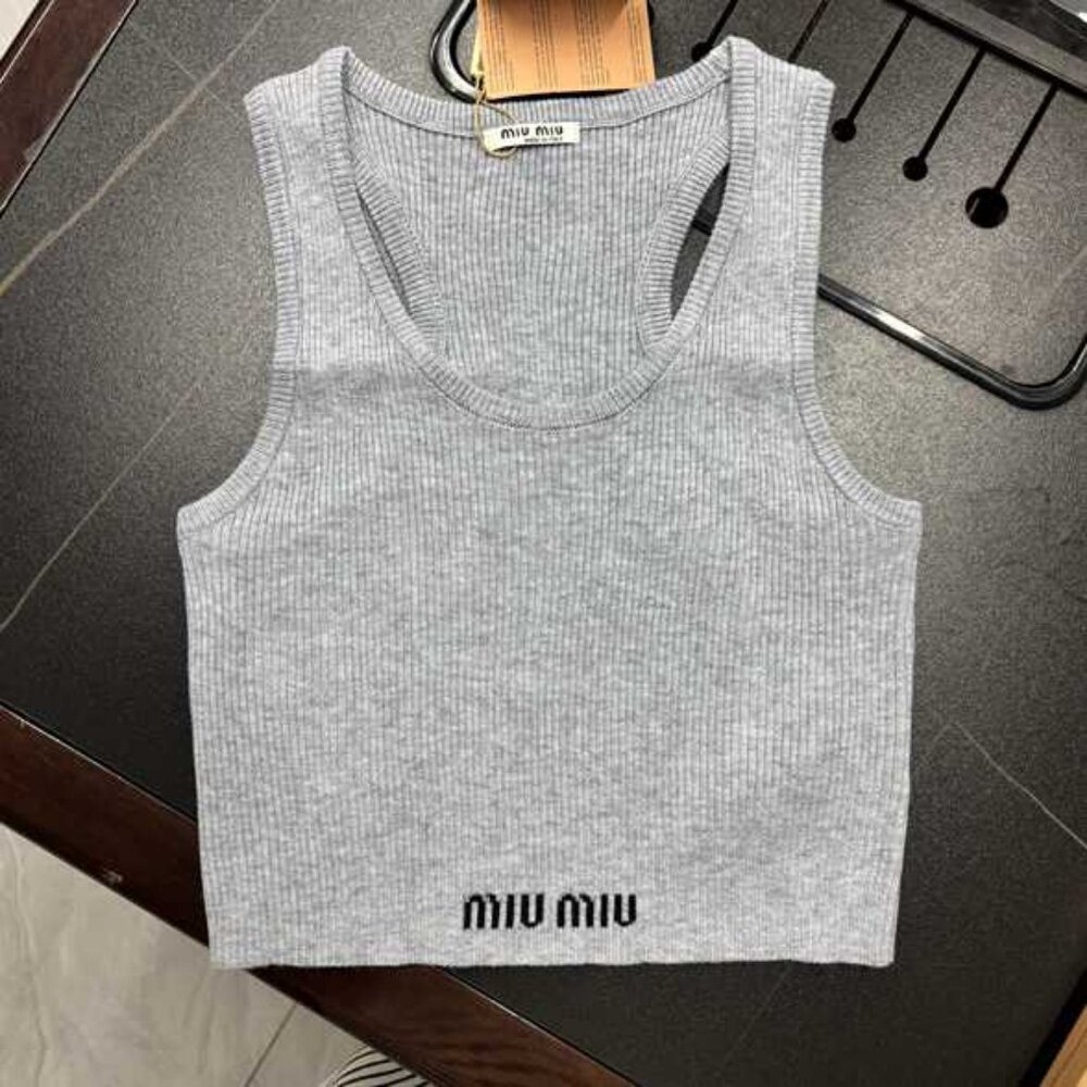 🎒 MIU MIU🎒  grey vest